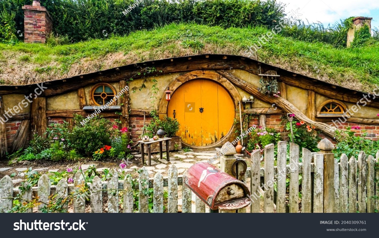 3,786 Green hobbit house Images, Stock Photos & Vectors | Shutterstock