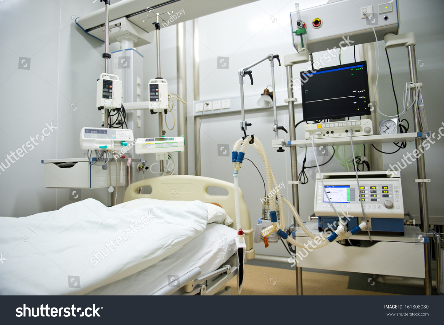 A Hospital Bed Waiting The Next Patient. Stock Photo 161808080 ...