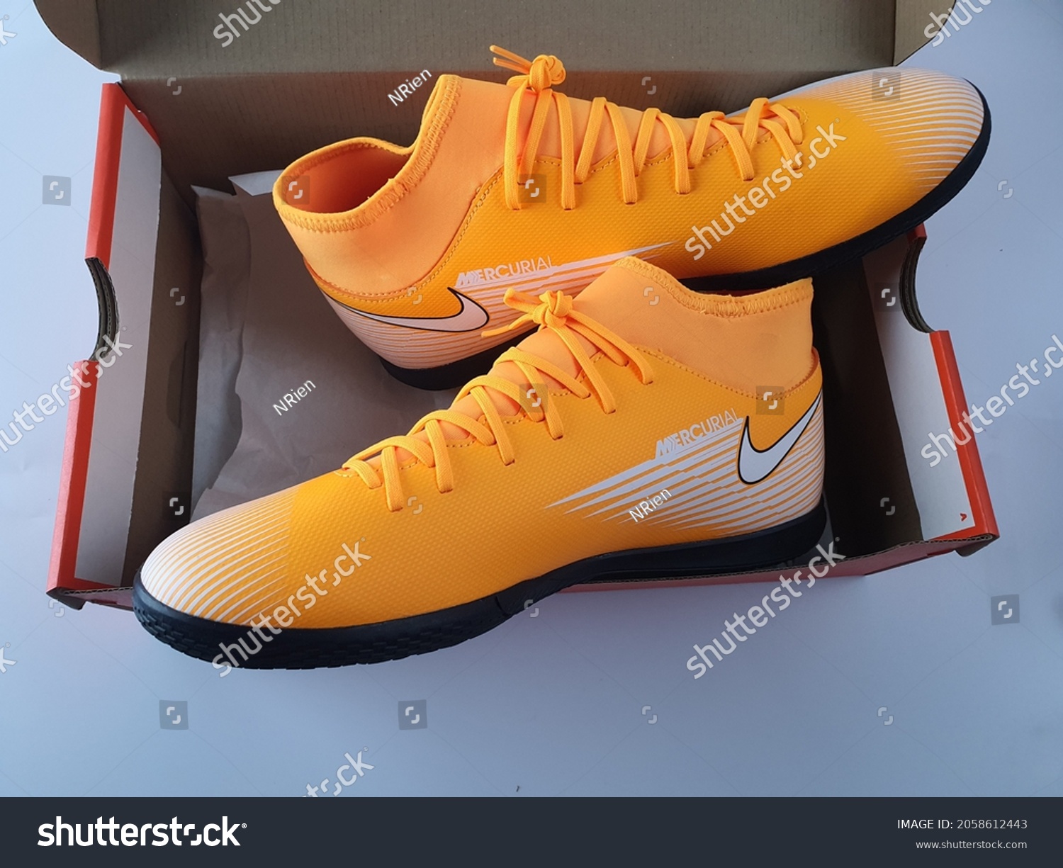 nike mercurial high top indoor