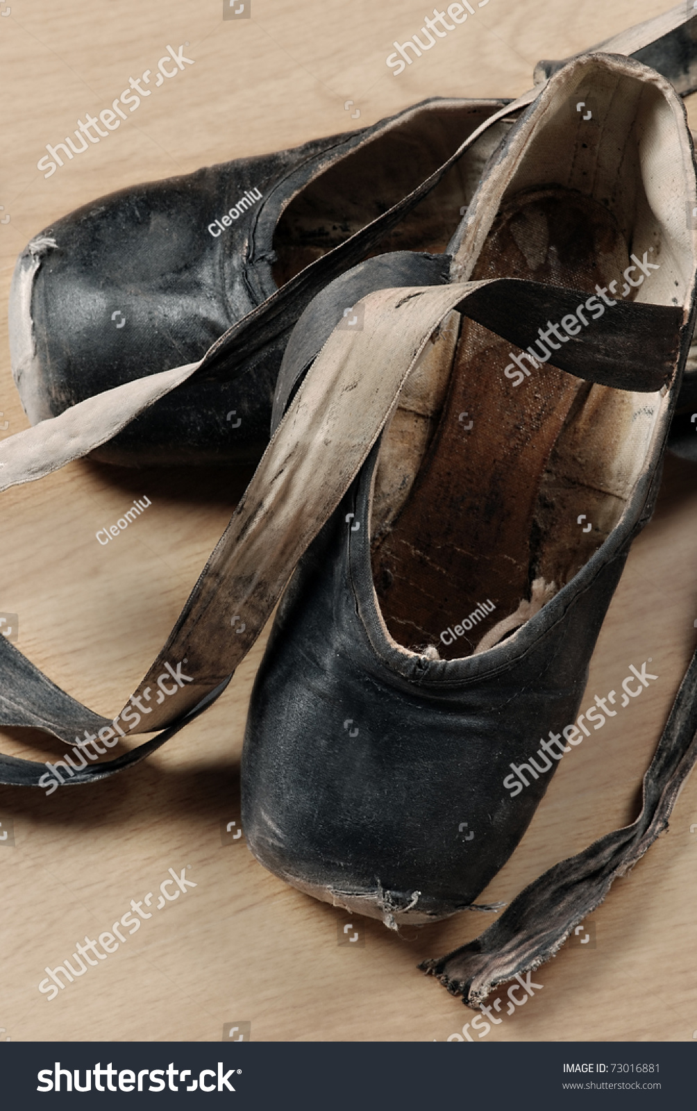 Arabiske Sarabo sammenholdt sandsynlighed Pair Well Worn Black Ballet Shoes Stock Photo (Edit Now) 73016881