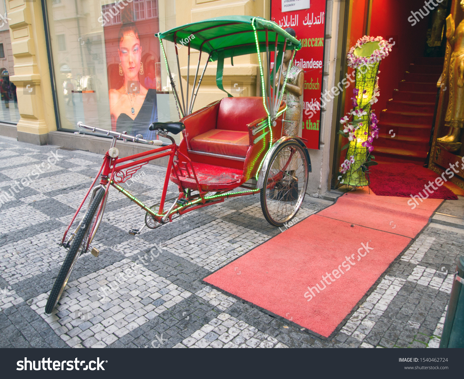 tricycle with roof