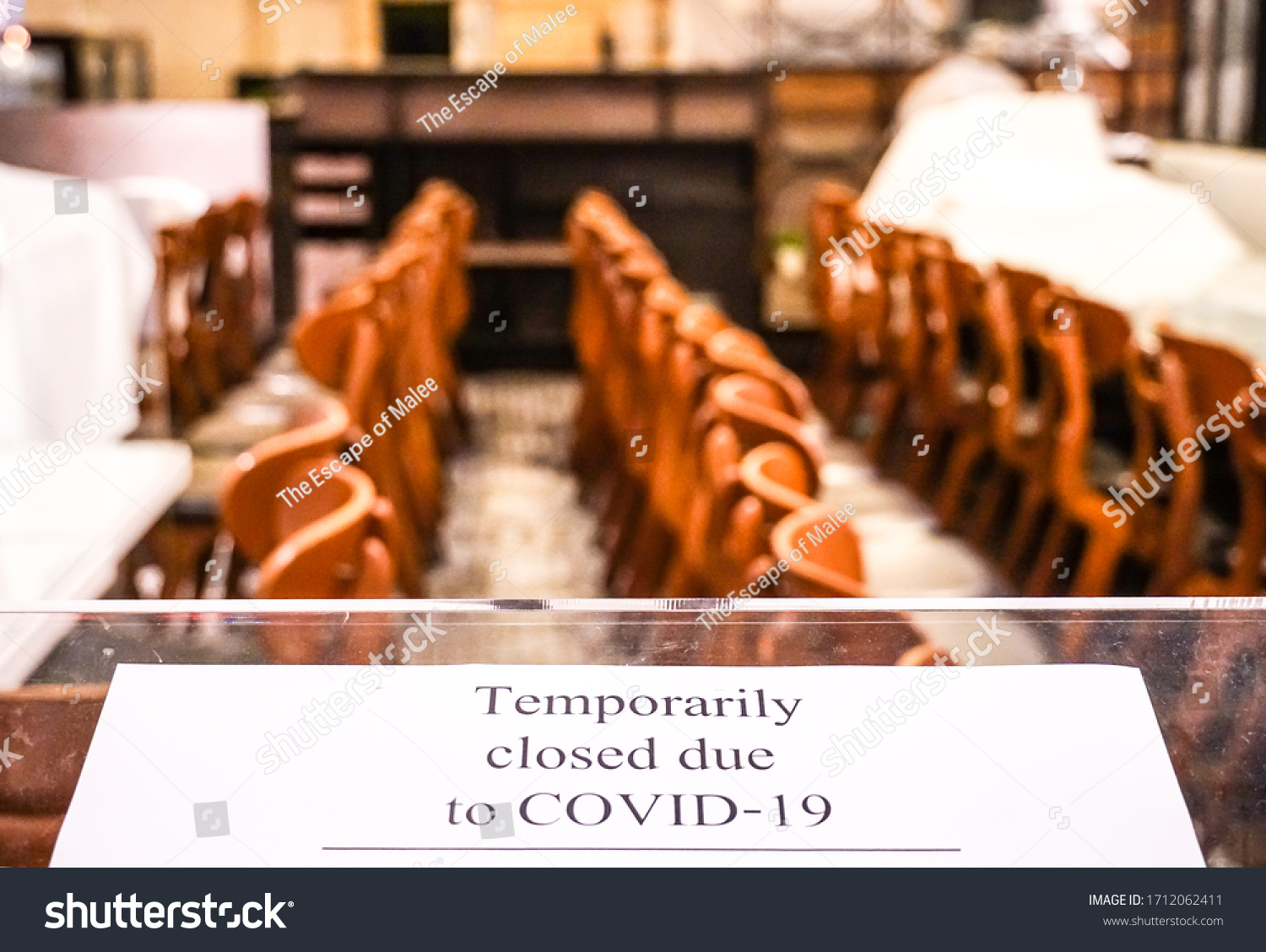 restaurant-closed-announcement-sign-wording-temporarily-stock-photo