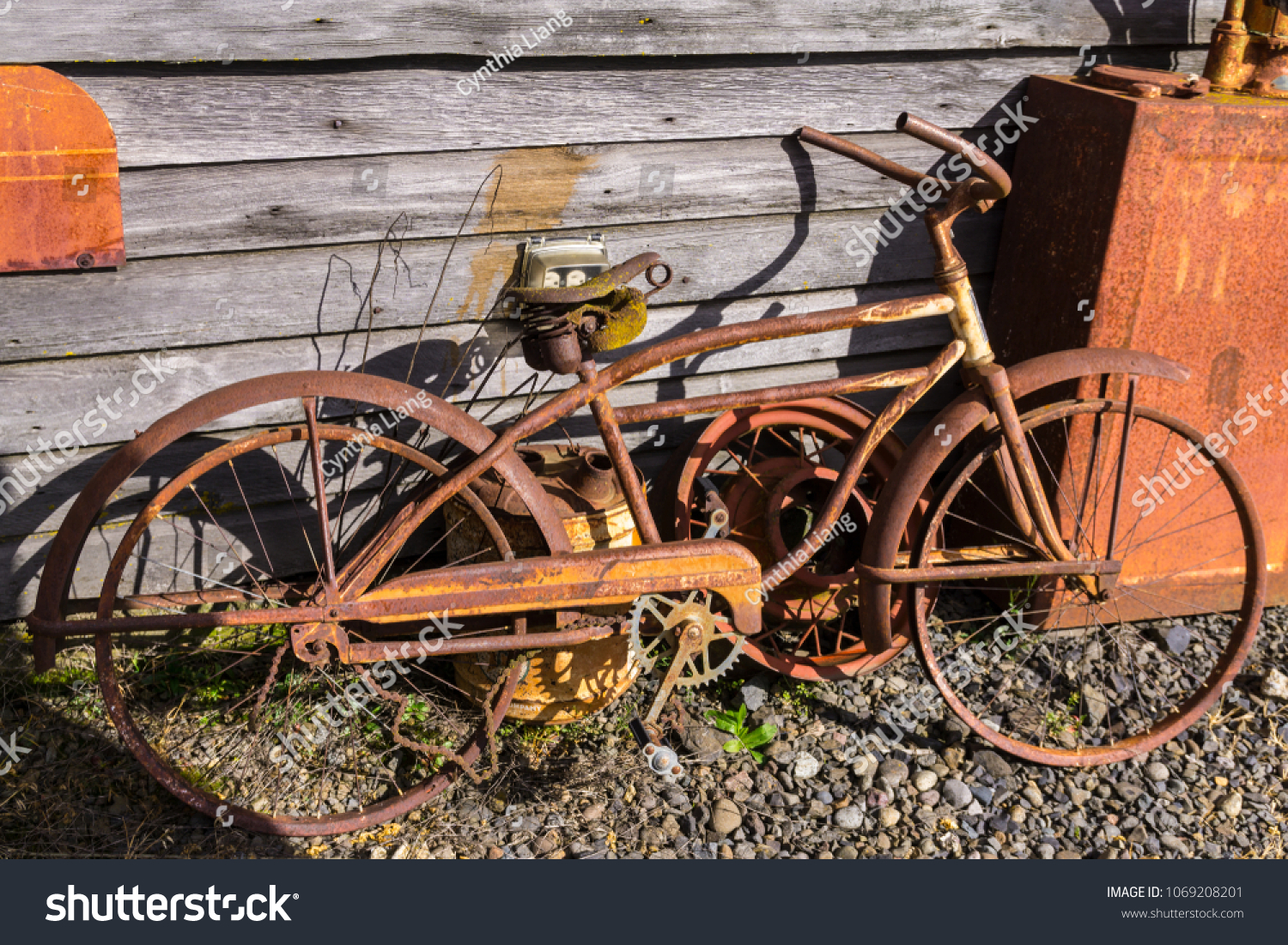 rusty old bike