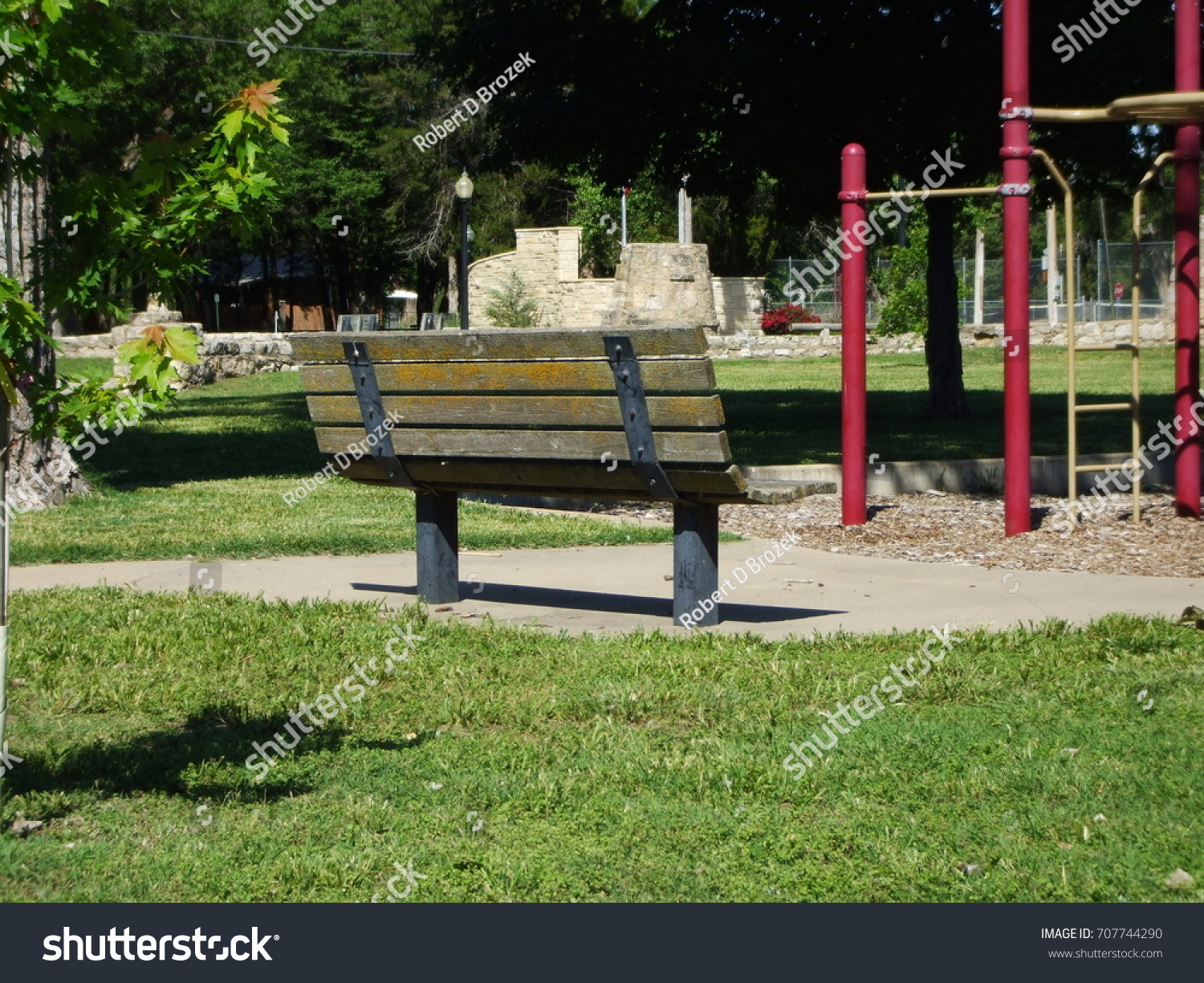 Park Bench Donation Parks And Open Space Public Works City Of The Back Of A Couple Cuddling On A Park Bench In Autumn Stock Photo