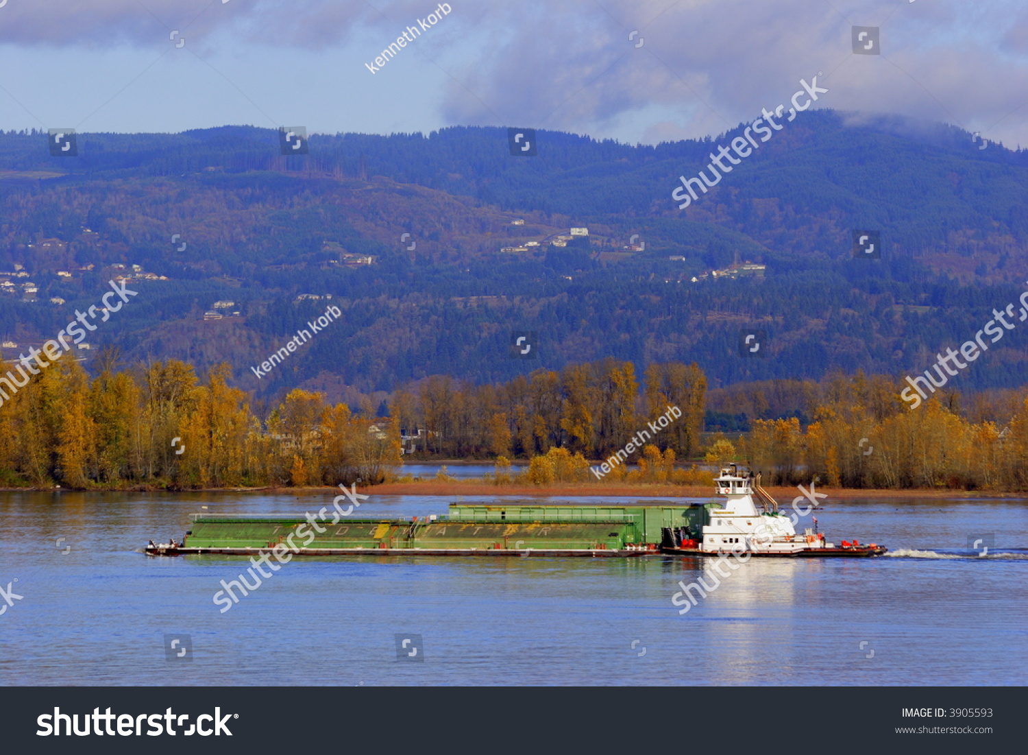 Tugboat Pushes Barge Down Columbia River Stock Photo 3905593 | Shutterstock