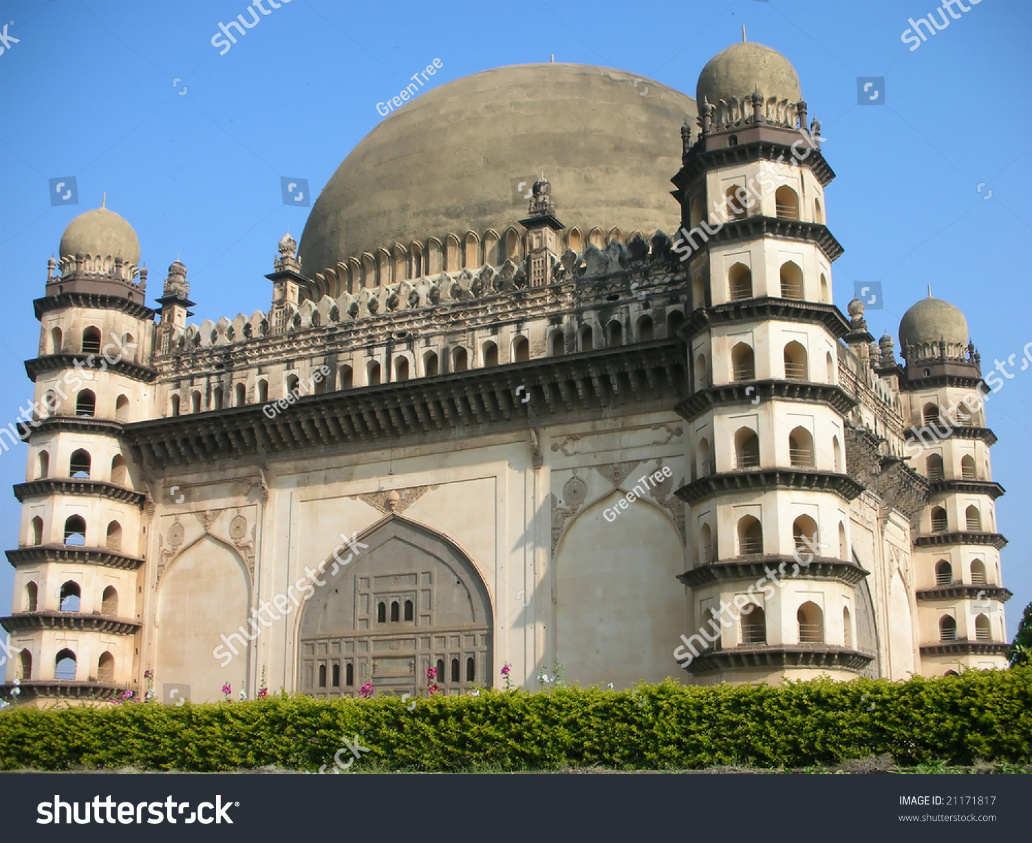 A View Of The Famous And Centuries-Old Gol Gumbaz In Bijapur City ...