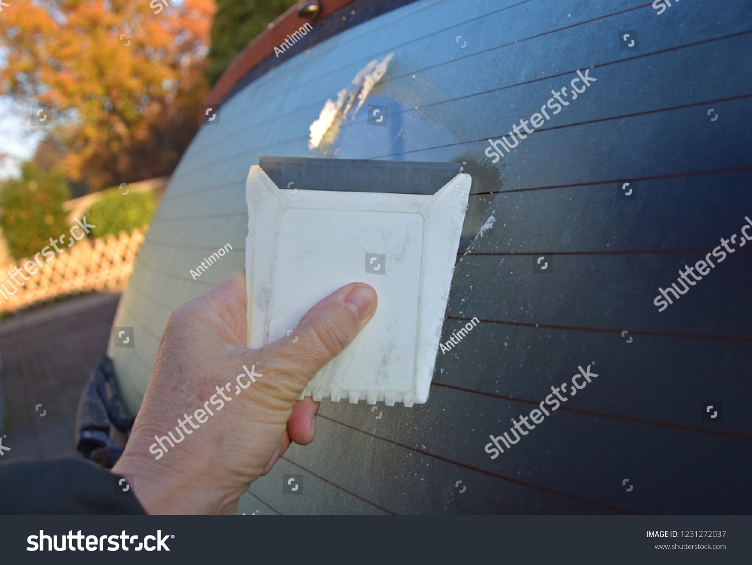 car windscreen scraper