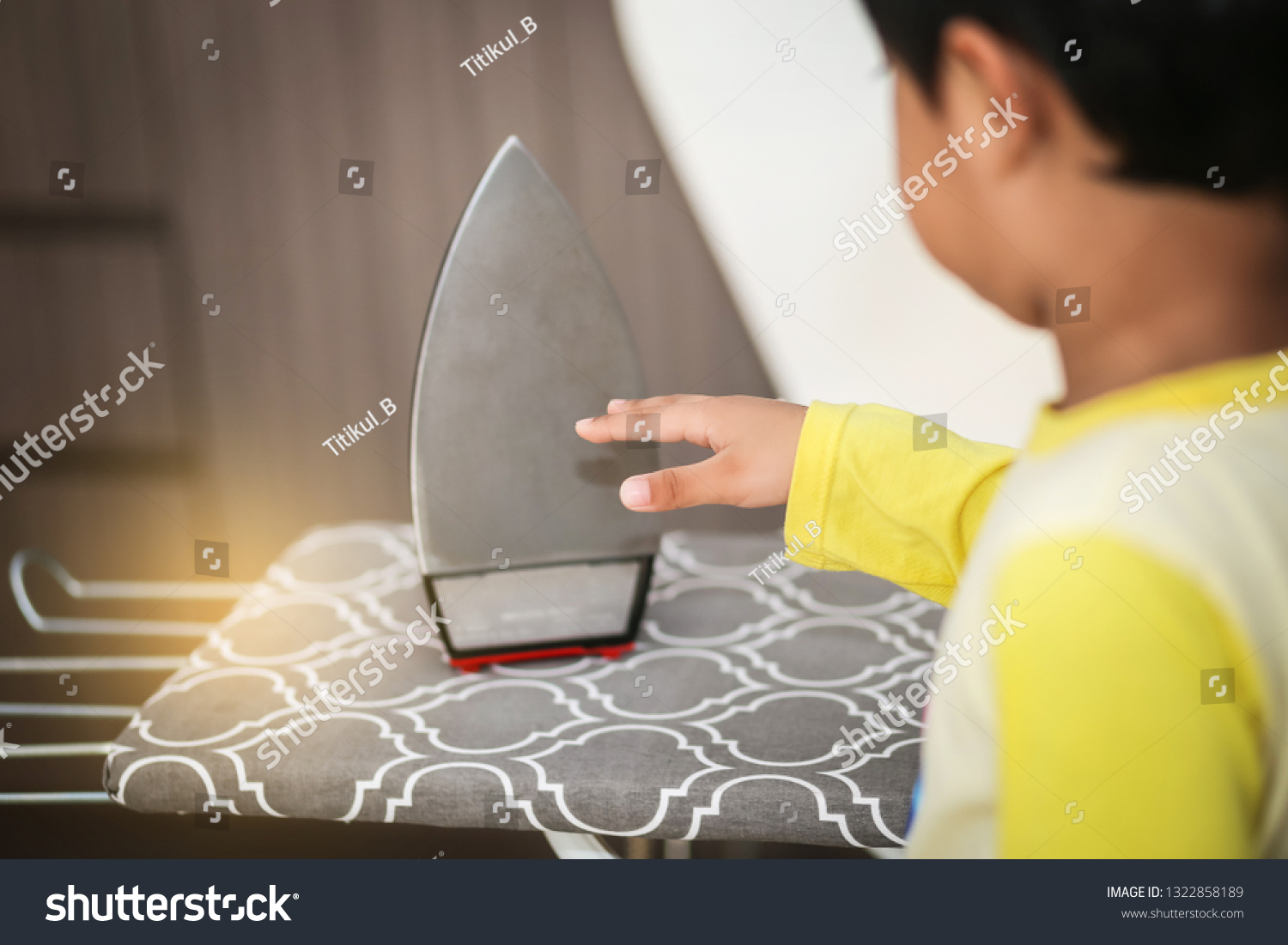 13-718-ironing-accidents-images-stock-photos-vectors-shutterstock