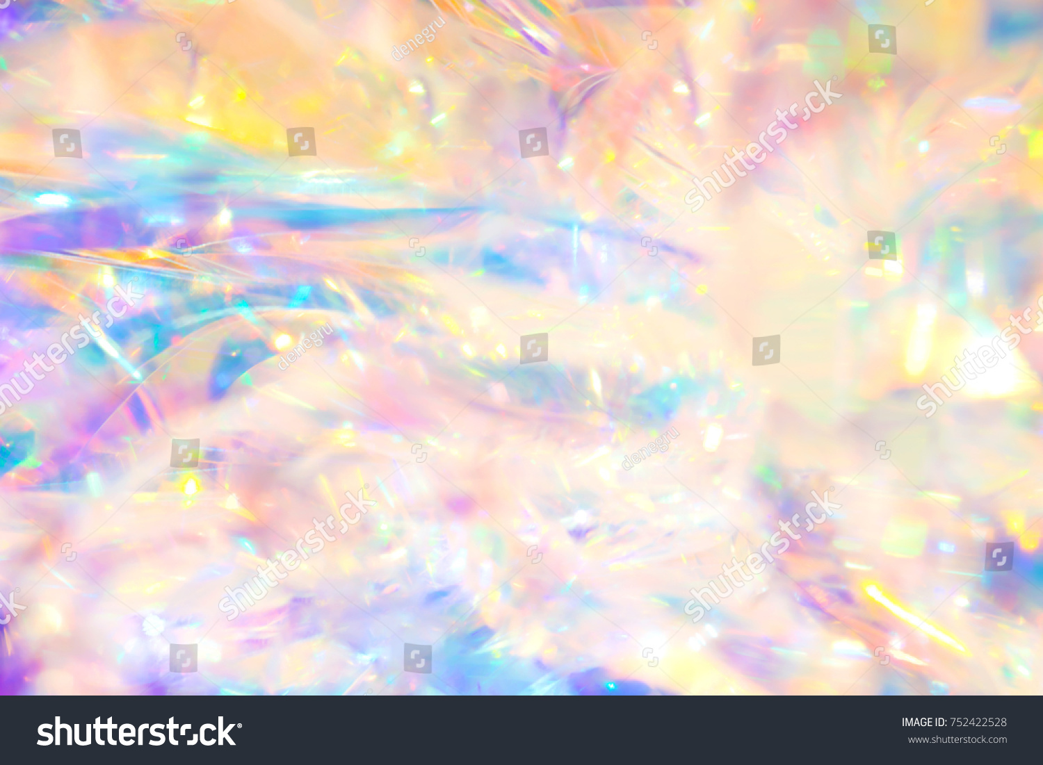 輝く金色の結晶光の反射を持つ 虹色のパーティーチンゼルの抽象的な魔法のパステル色の壁紙 の写真素材 今すぐ編集