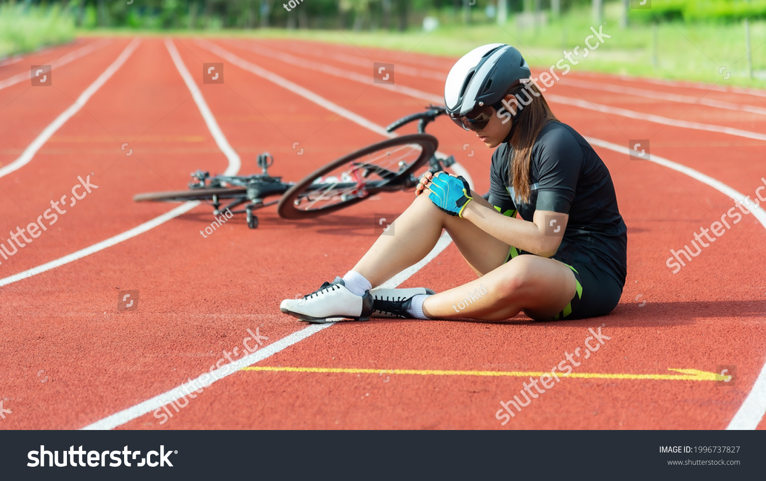 1,877 Cyclist Injured Images, Stock Photos & Vectors | Shutterstock