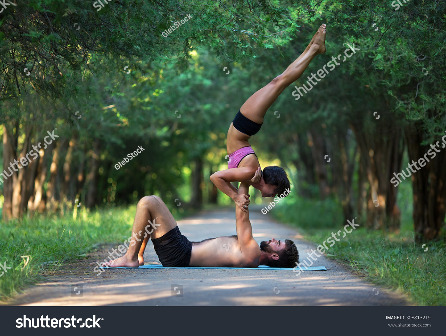 Acro Yoga Two Sporty People Practice Stockfoto Jetzt Bearbeiten
