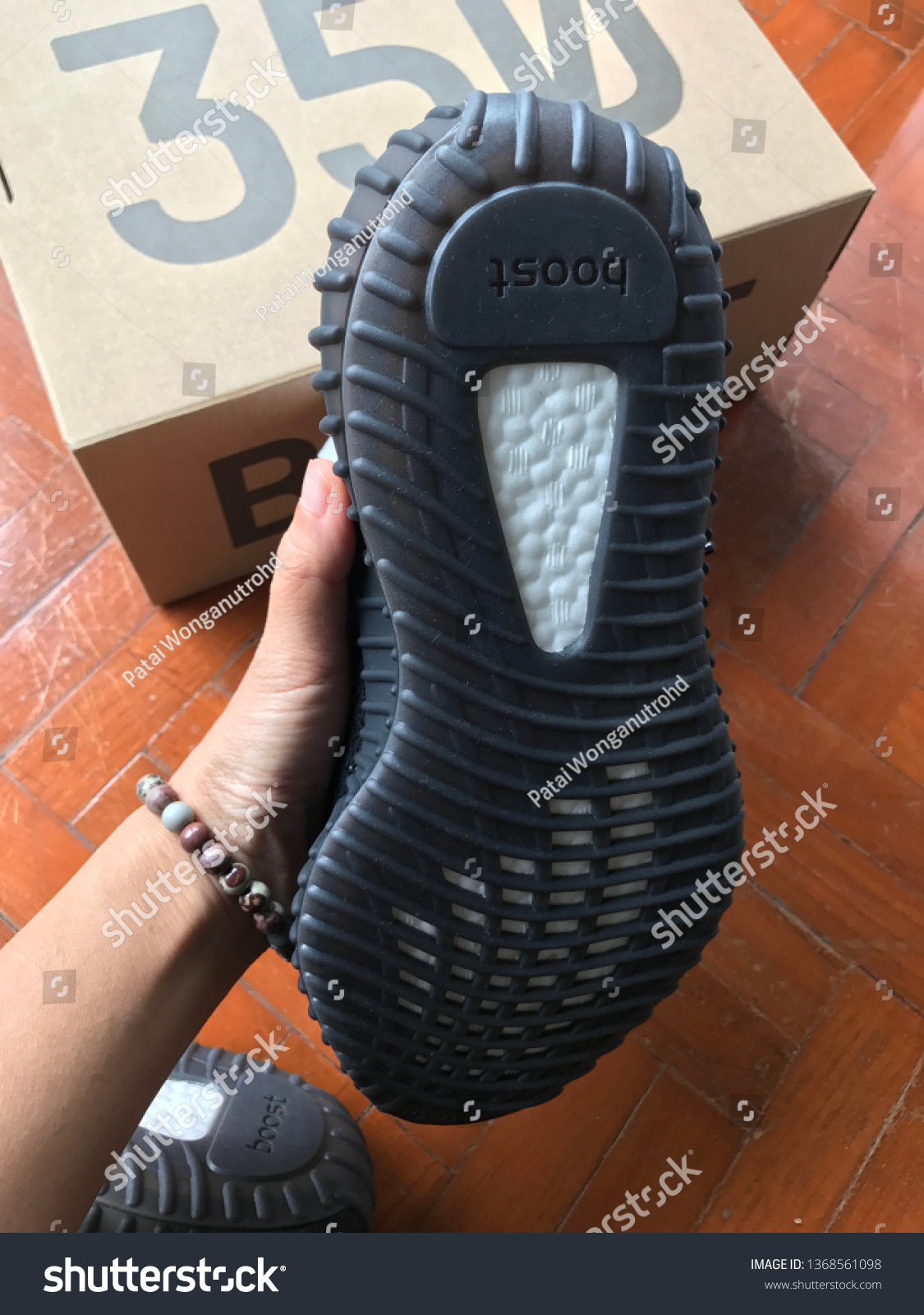 yeezy shoes size 5