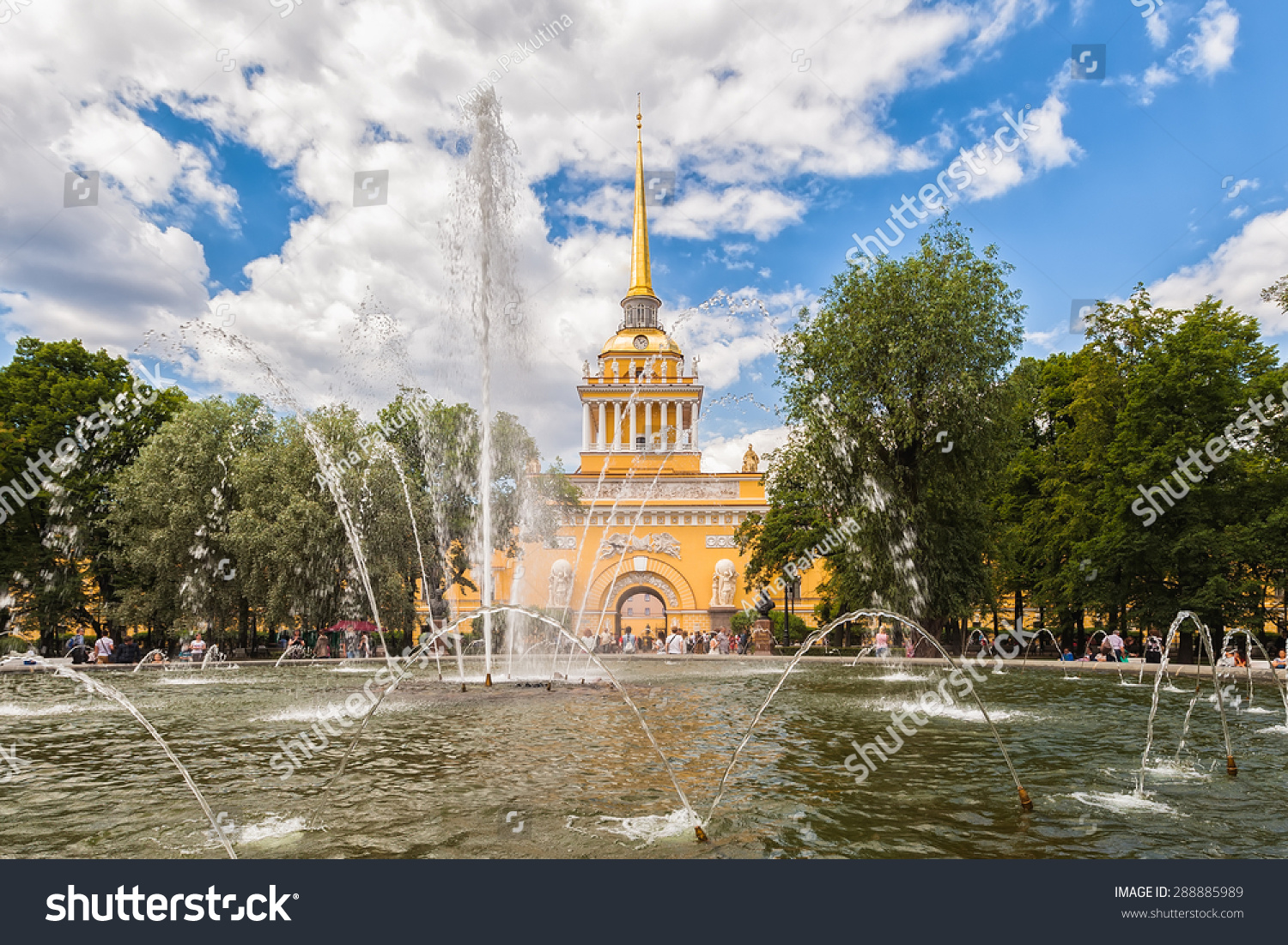 Admiralty Garden in St. Petersburg - one of the best parks in the city Admiralty Garden in St. Petersburg - one of the best parks in the city