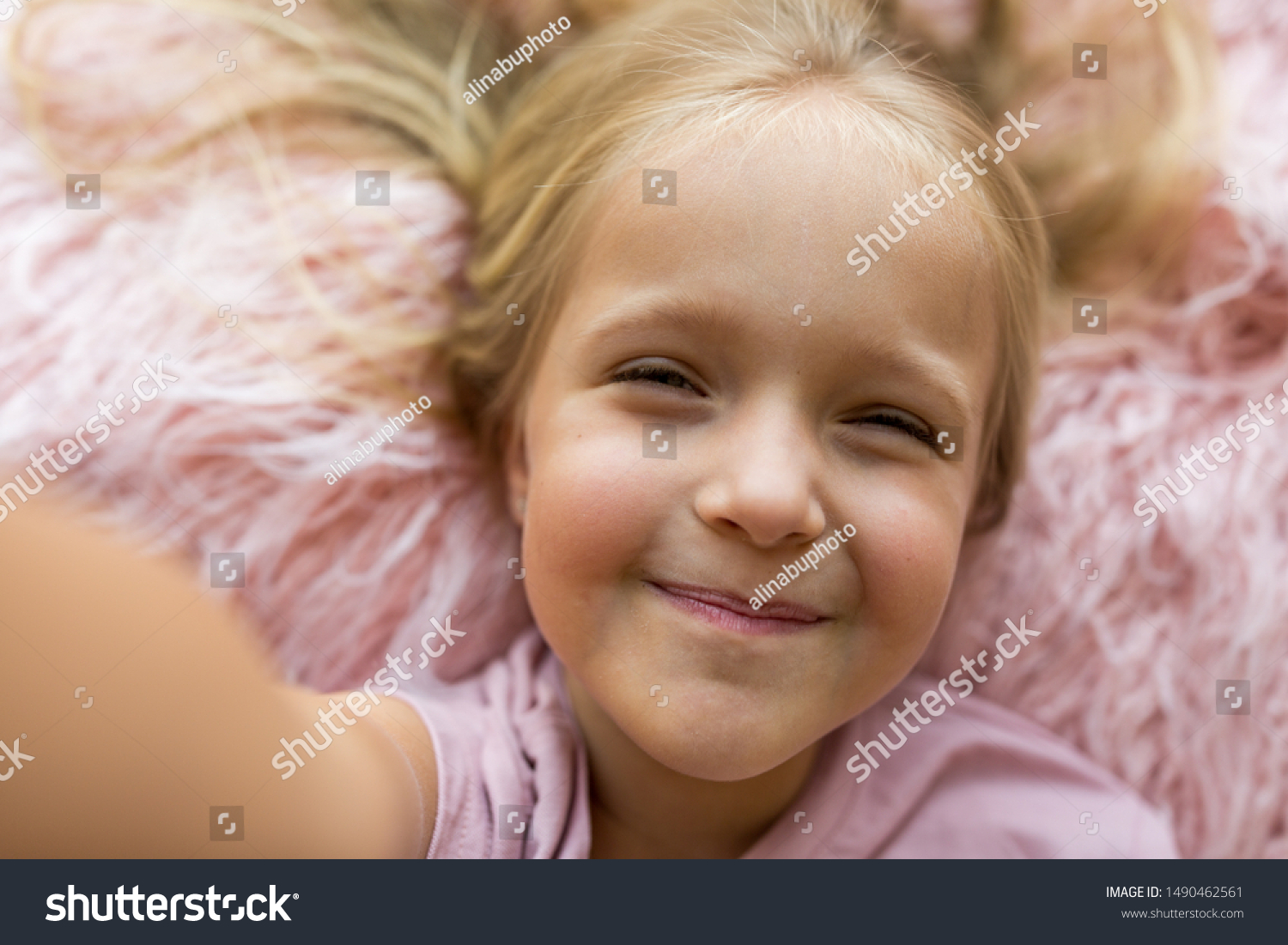 2. Adorable little girl with long blond hair smiling - wide 1