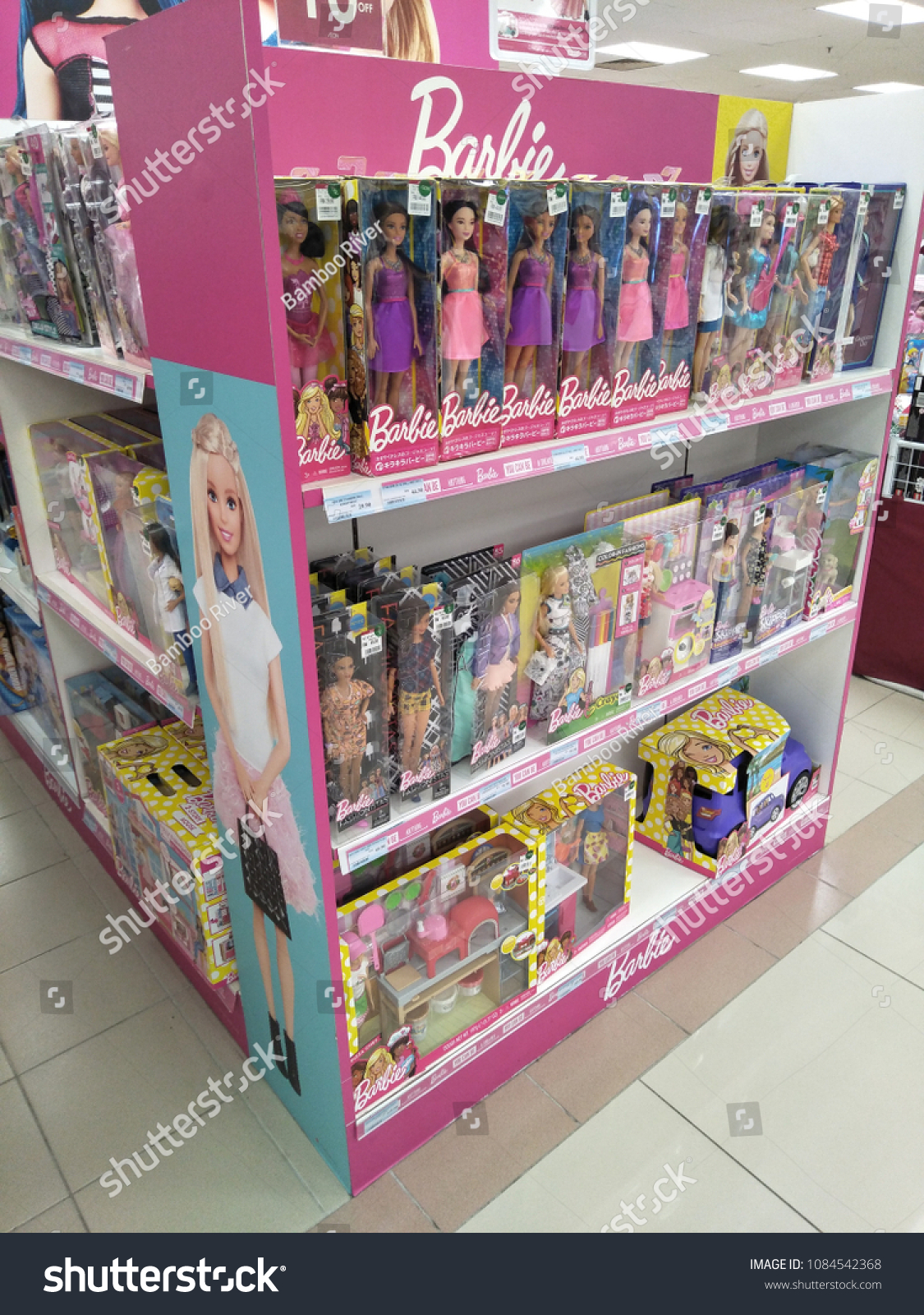 barbie go to shopping mall