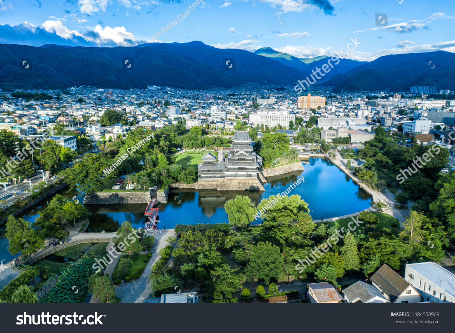 空撮ドローン写真 松本城 長野県松本市 日本 の写真素材 今すぐ編集