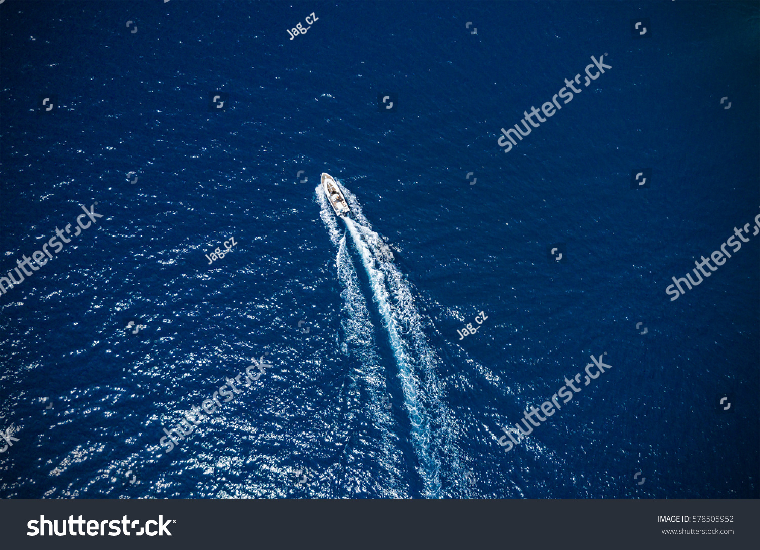 Overhead view boat Images, Stock Photos & Vectors | Shutterstock