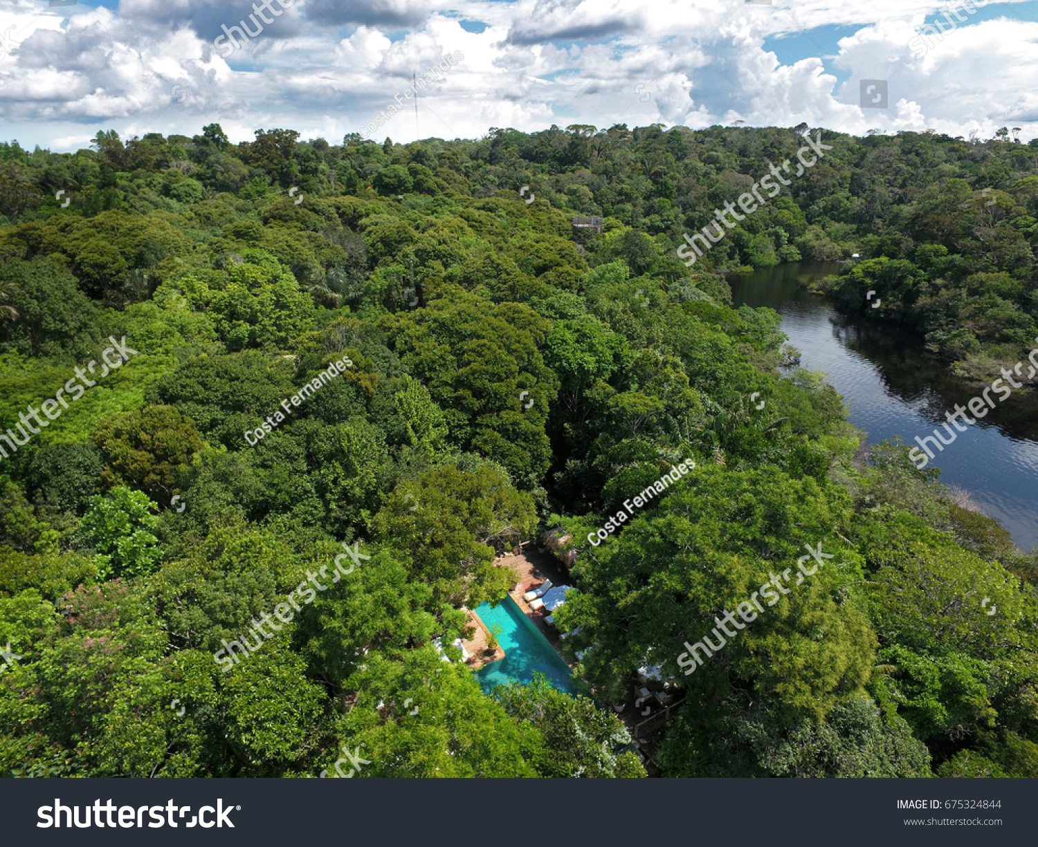 ブラジル アマゾナス ノボ アイロン市近くの黒人川にあるアマゾニア森とアナビラナスジャングルロッジの空撮 の写真素材 今すぐ編集