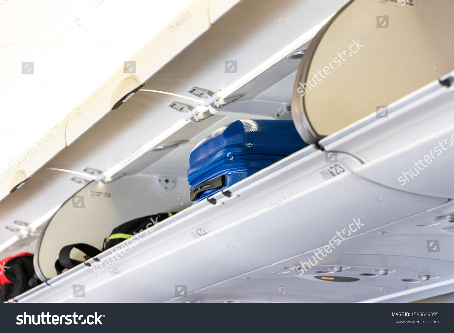 overhead luggage compartment