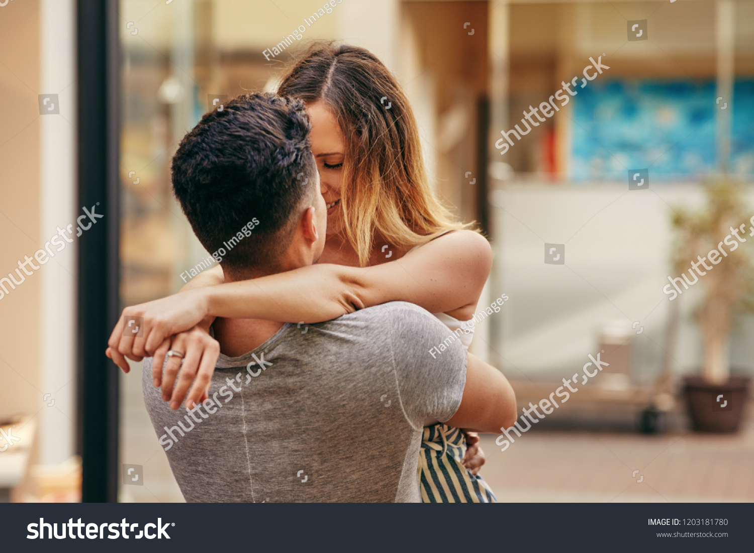 Affectionate Young Couple Embracing Sharing Romantic の写真素材 今すぐ編集