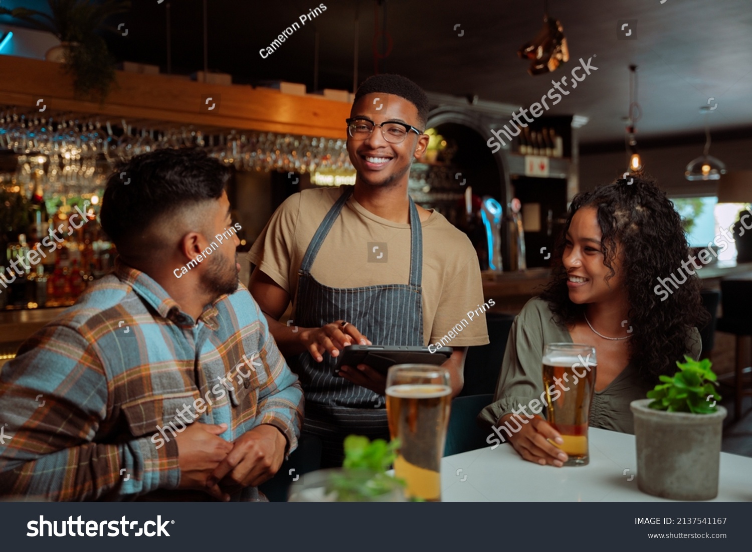 40,553 Waiter with alcohol Images, Stock Photos & Vectors | Shutterstock