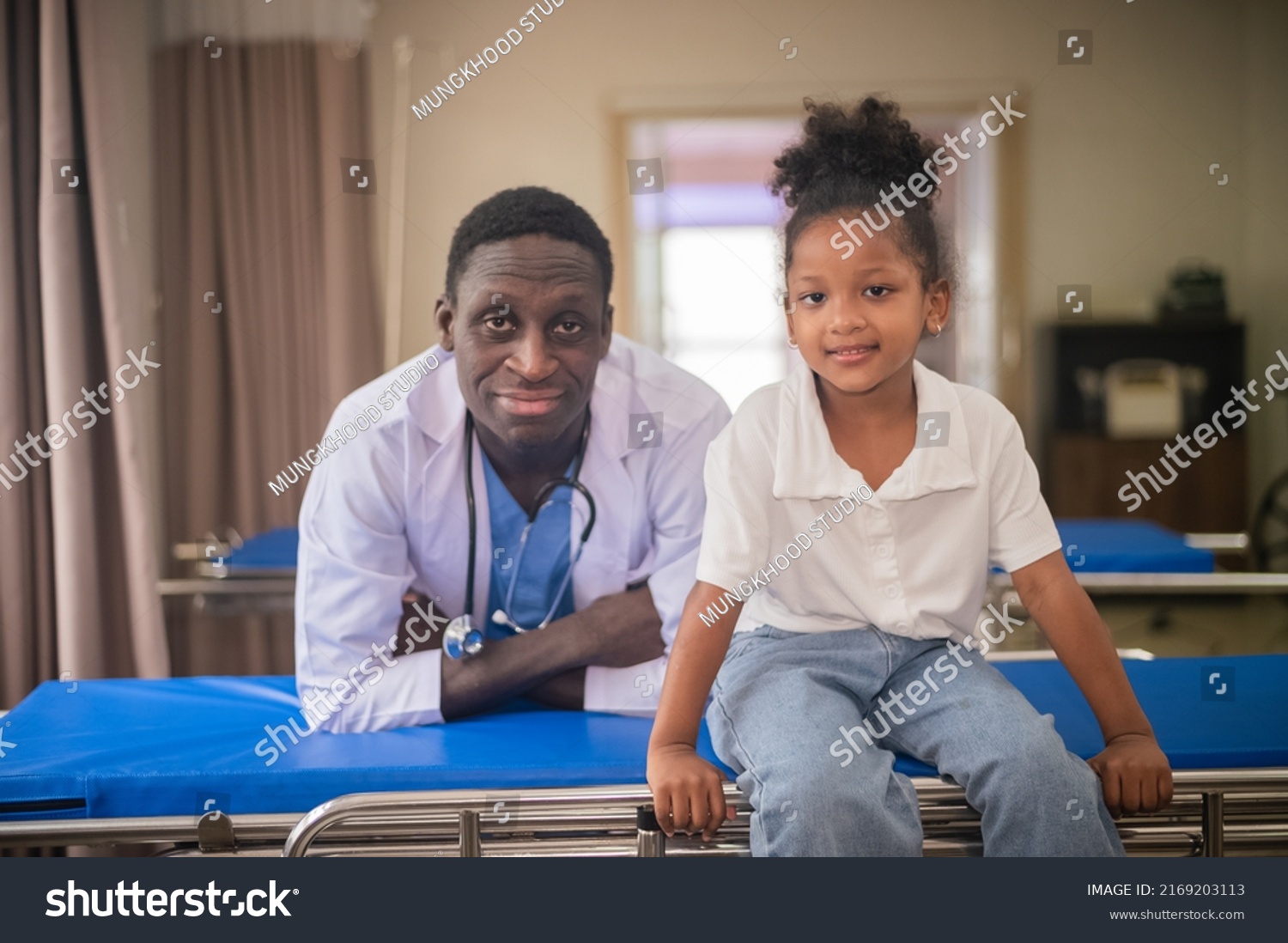 African American Pediatric Doctor Kids Patient Stock Photo 2169203113 ...