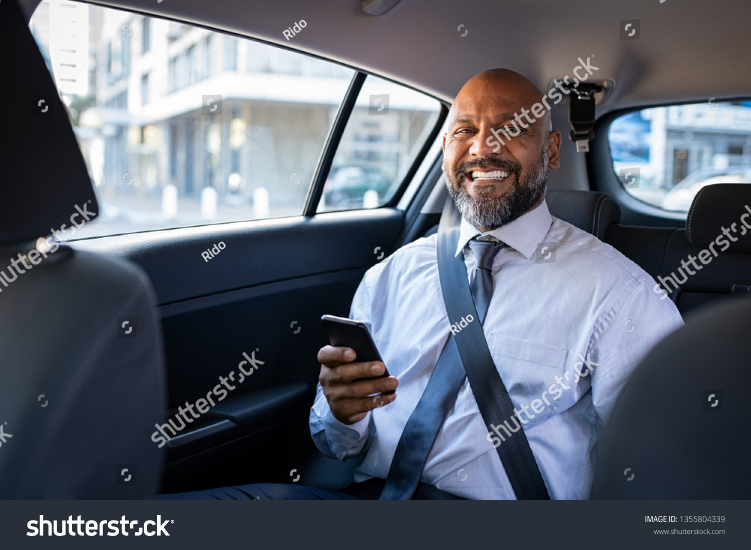 409 Black woman in backseat Stock Photos, Images & Photography ...