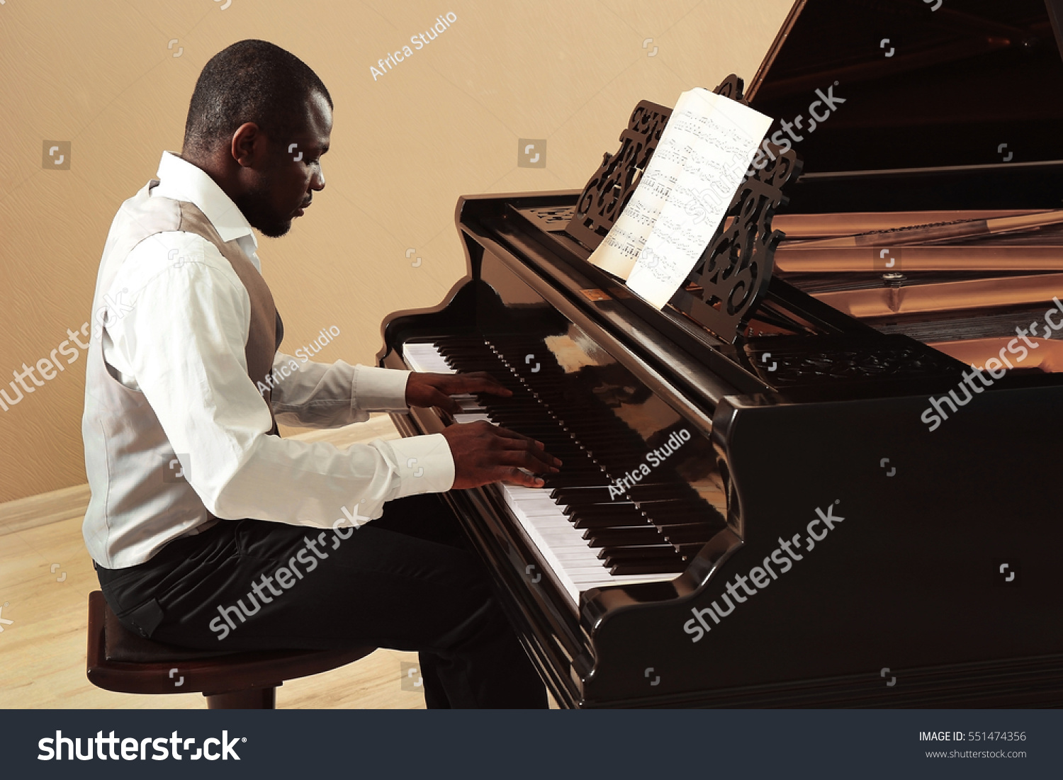 7,433 Black man playing piano Images, Stock Photos & Vectors | Shutterstock