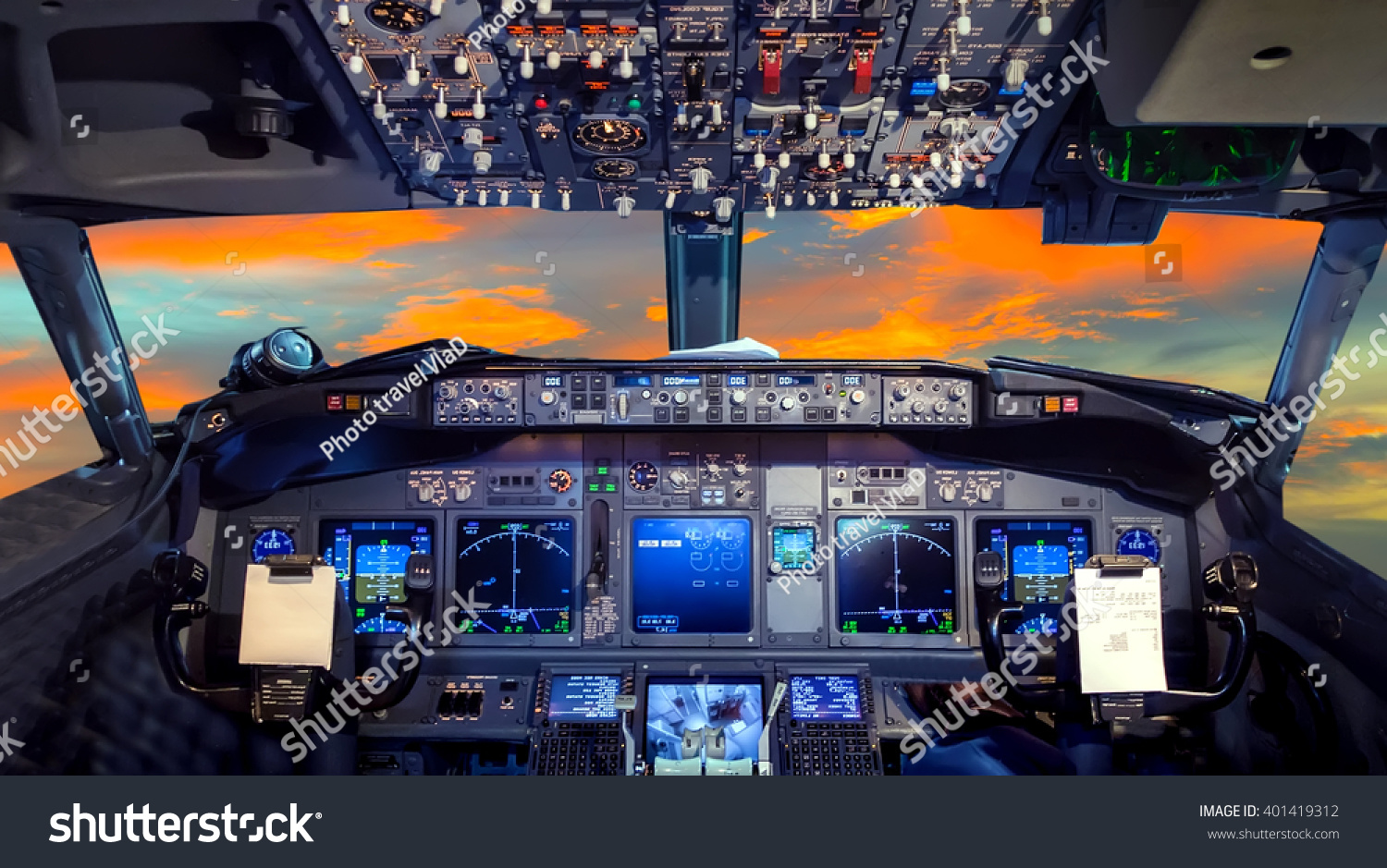 Cockpit Flight Deck Cockpit Commercial Aircraft 7181