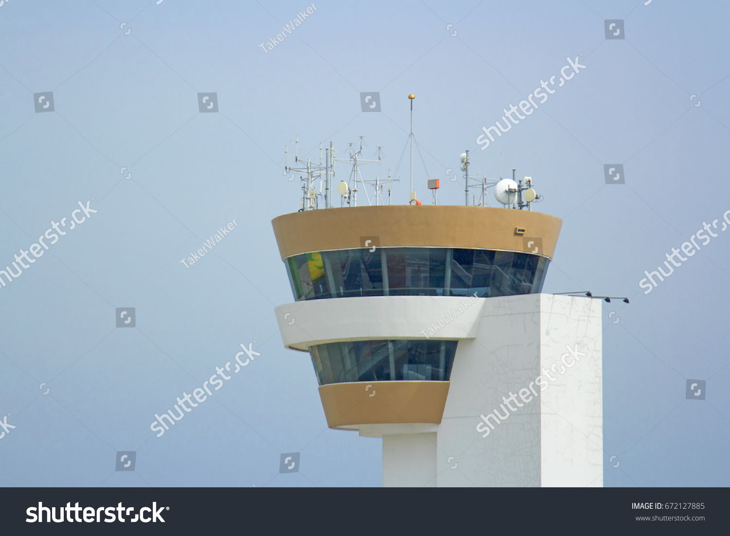 Airport Control Tower Daylight Stock Photo 672127885 | Shutterstock