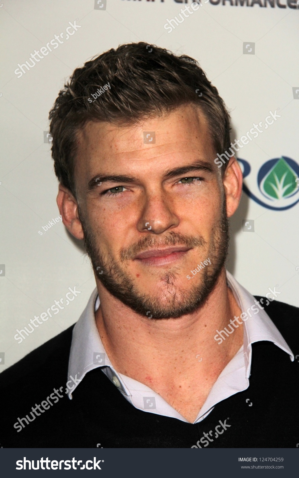 alan ritchson reacher Lagger