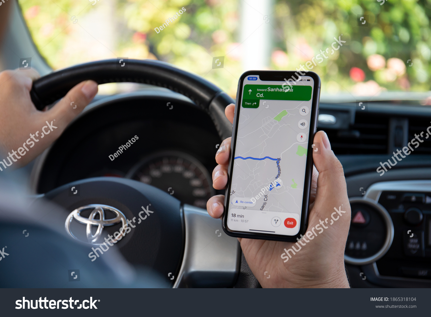 1-120-google-maps-in-car-images-stock-photos-vectors-shutterstock