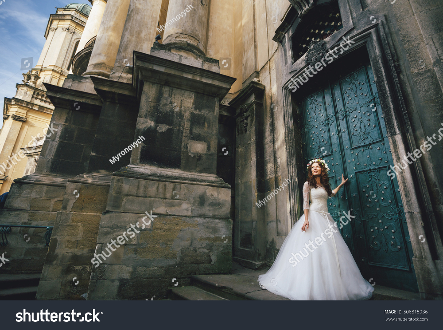 Amazing Bride Next Door Church Stock Photo Edit Now 506815936