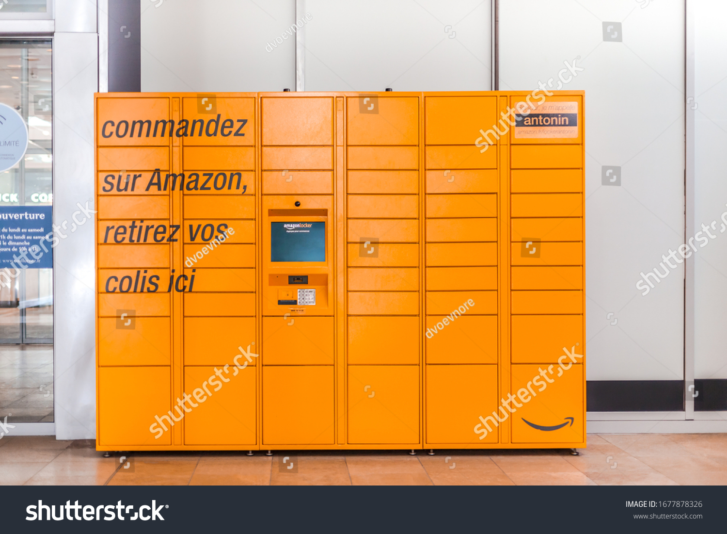 446 Amazon parcel locker Images, Stock Photos & Vectors | Shutterstock