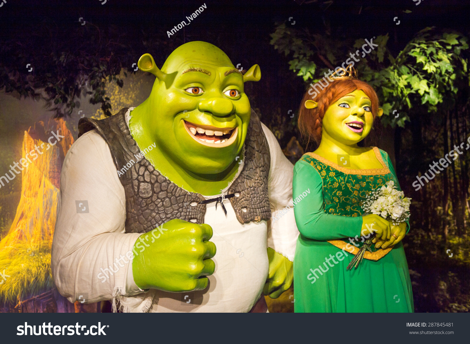 Shrek Fiona Imágenes Fotos De Stock Y Vectores Shutterstock 4379