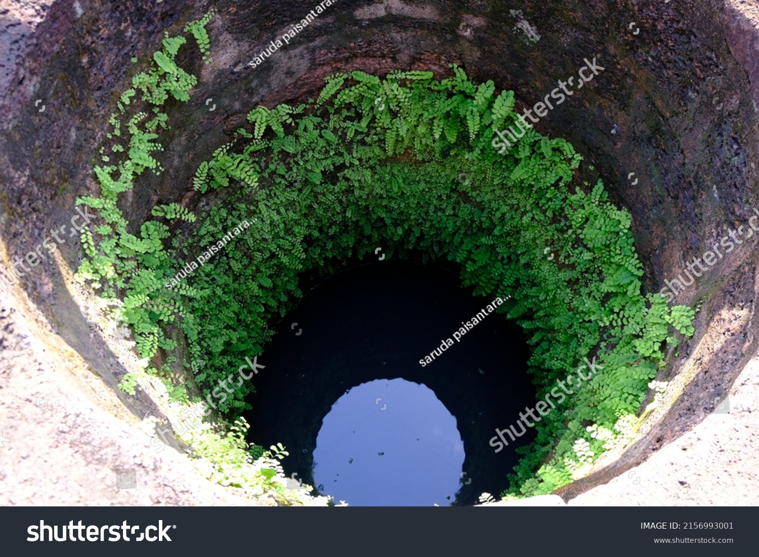 Artesian Aquifer Confined Aquifer Containing Groundwater Stock Photo ...