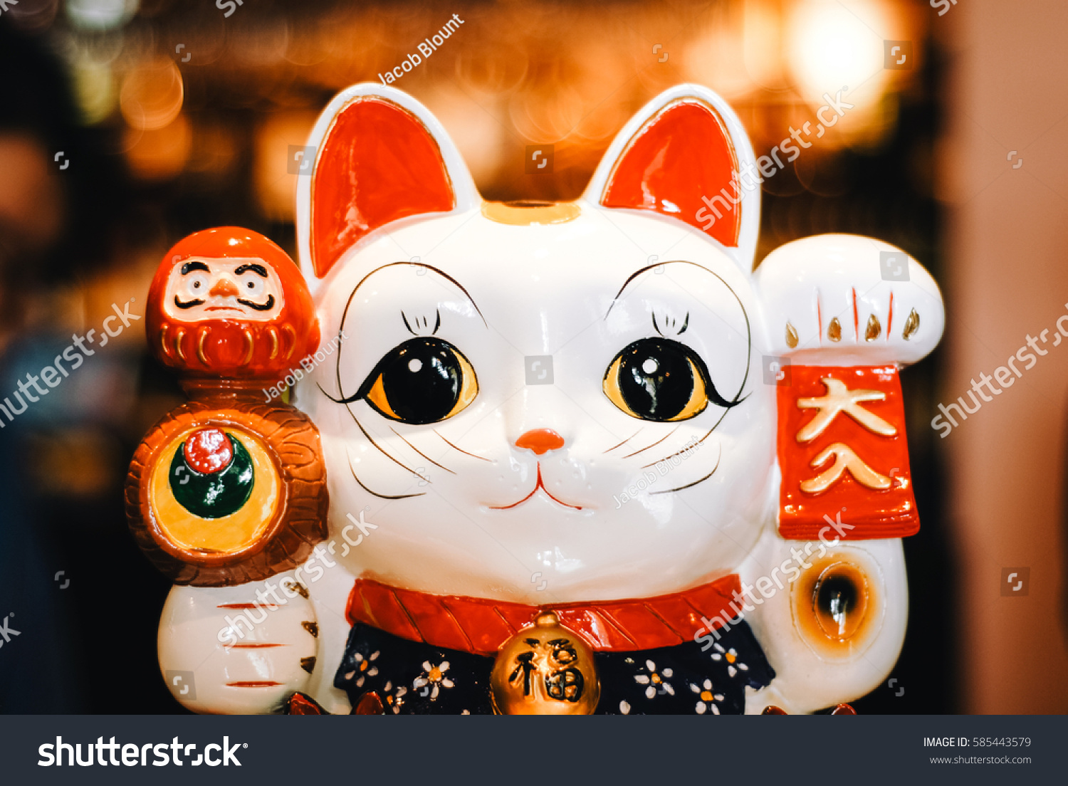 asian cat figurine