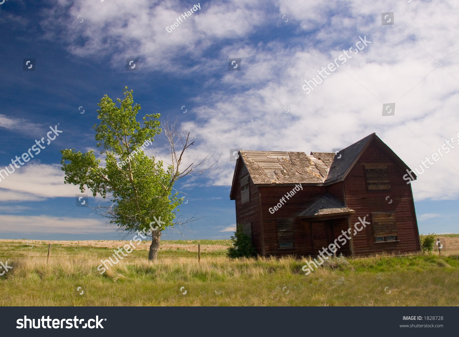 Old Abandoned Farmhouse On Prairie Stock Photo 1828728 - Shutterstock