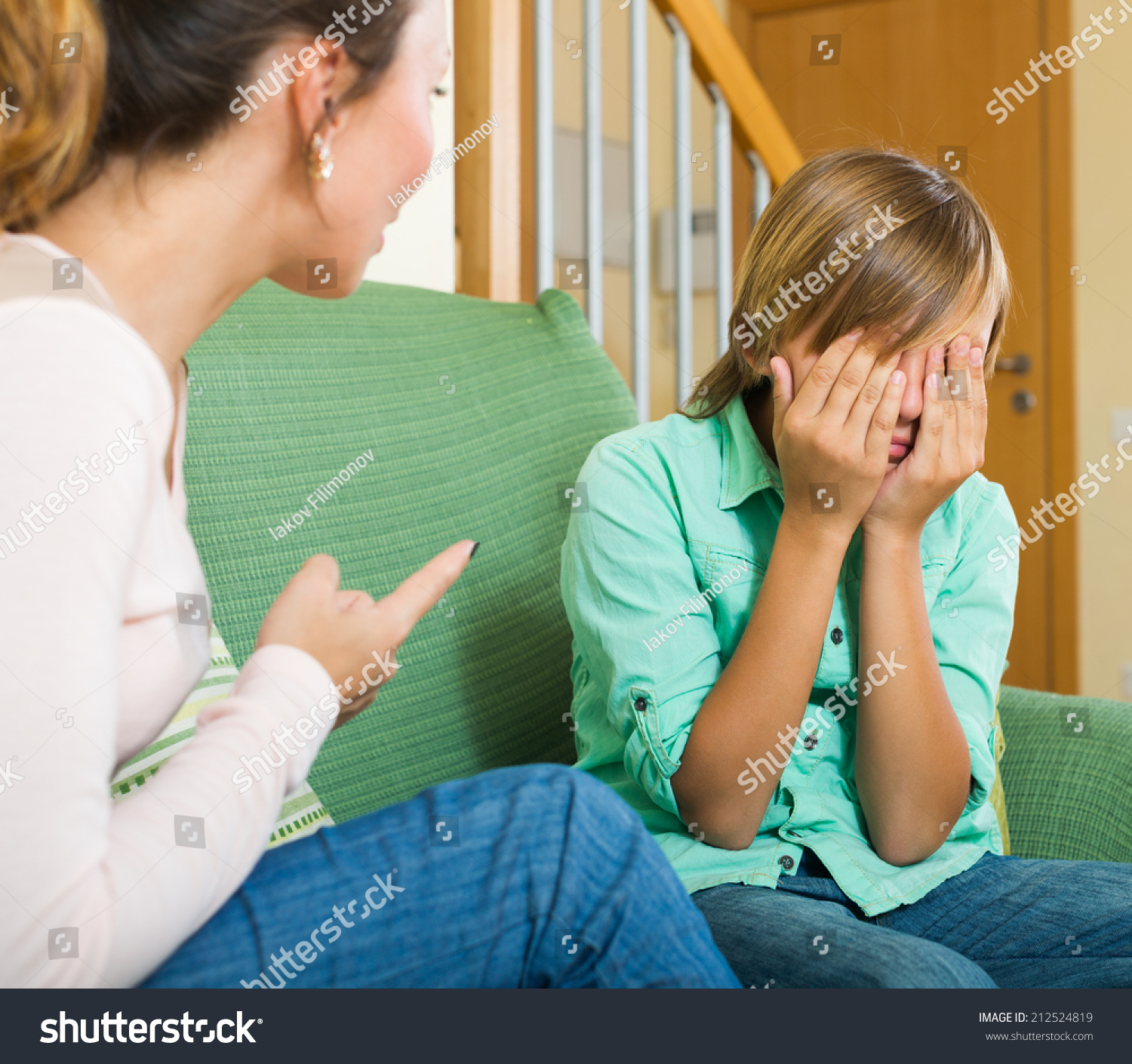 Angry Mother Scolding Crying Teenage Son Foto De Stock 212524819 Shutterstock 