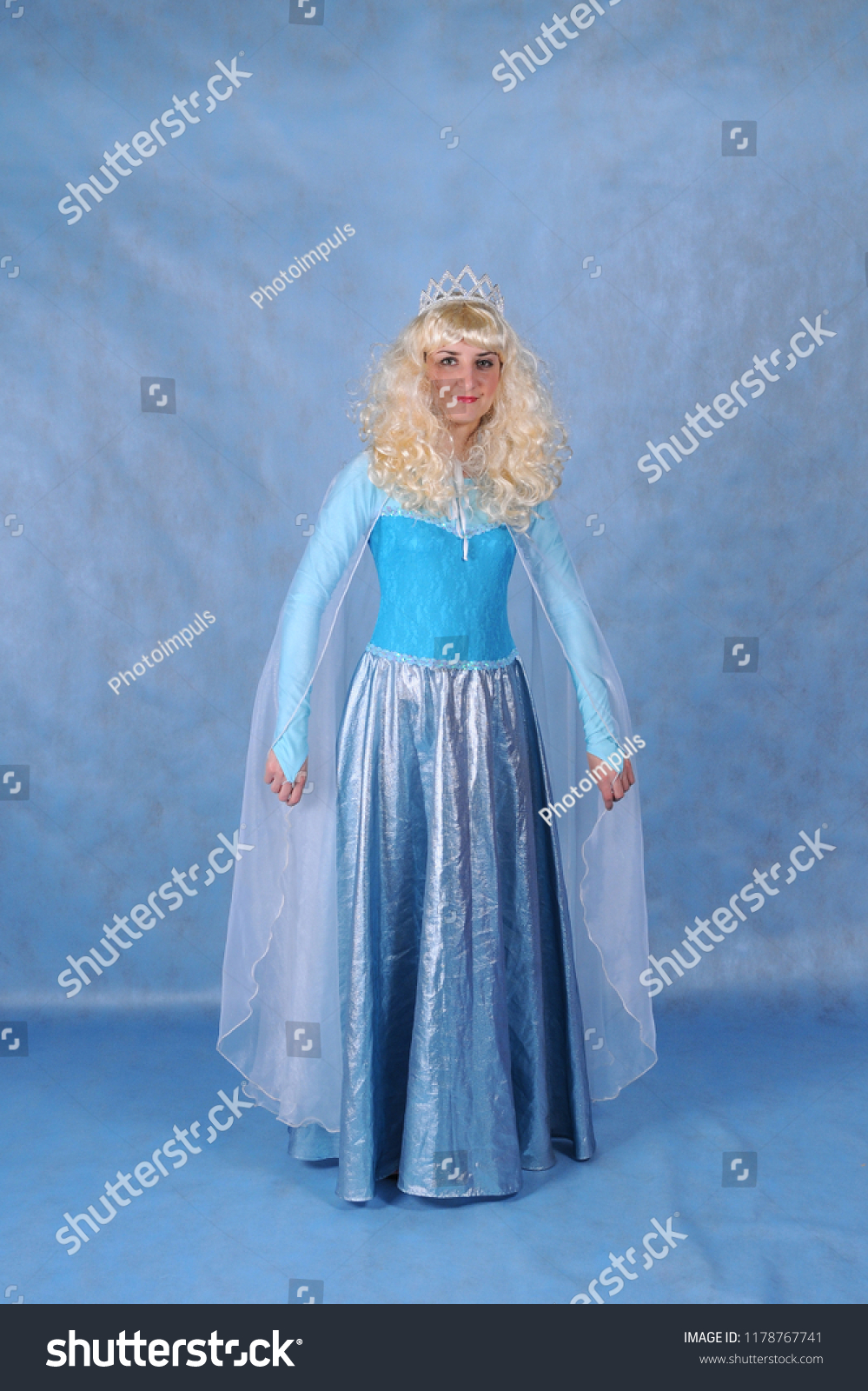 Awesome Genderbent Elsa Cosplay King Elson King Elias 10 Elsa