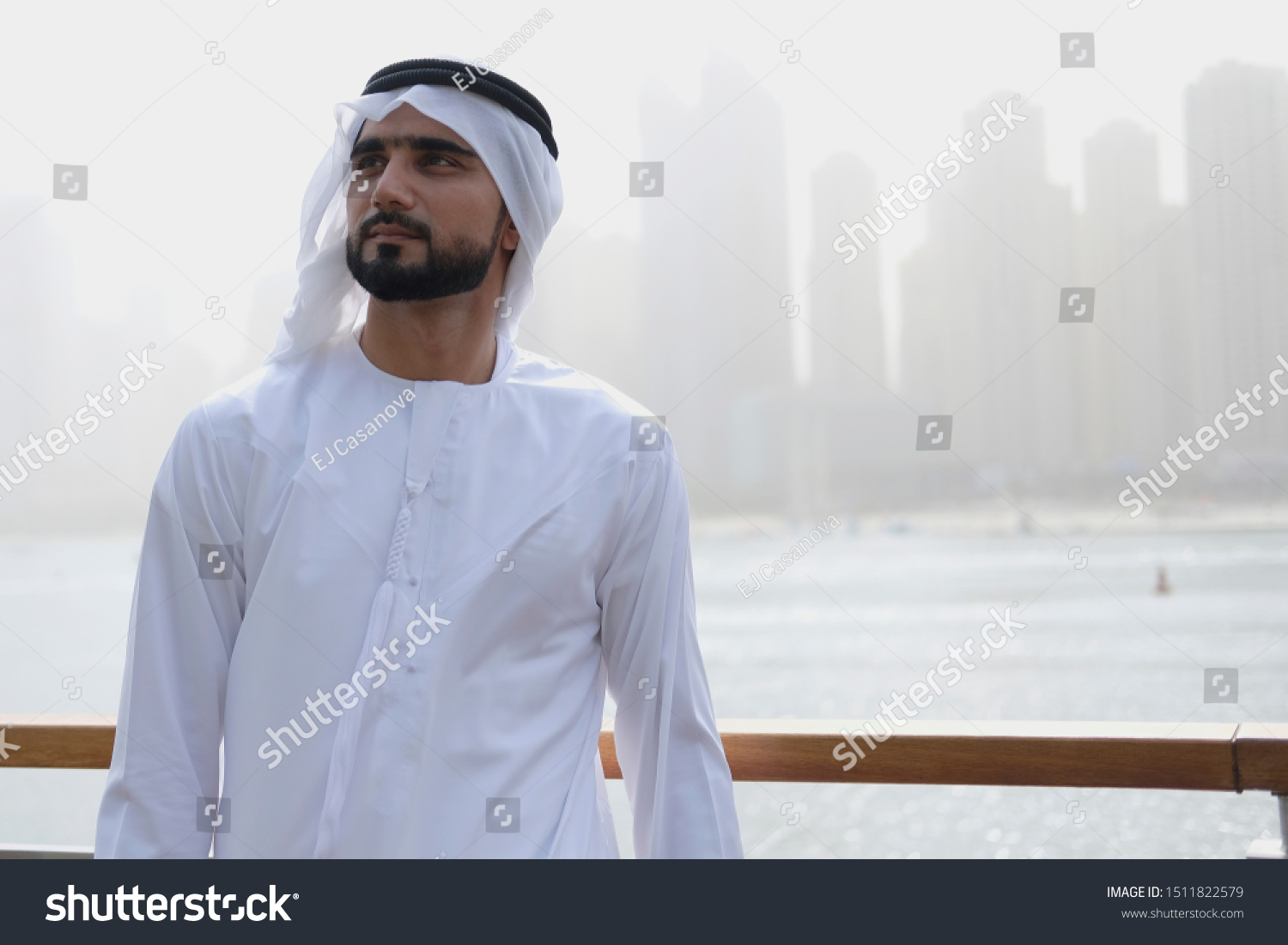 emirati dress male