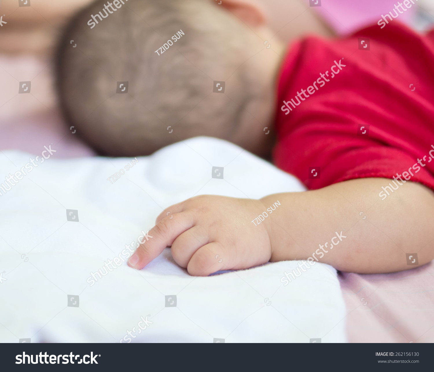 baby sleeping in middle of bed