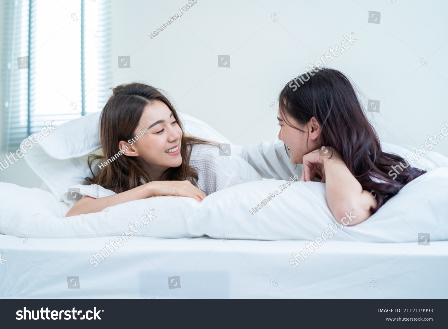 Lesbians Playing With Eachother