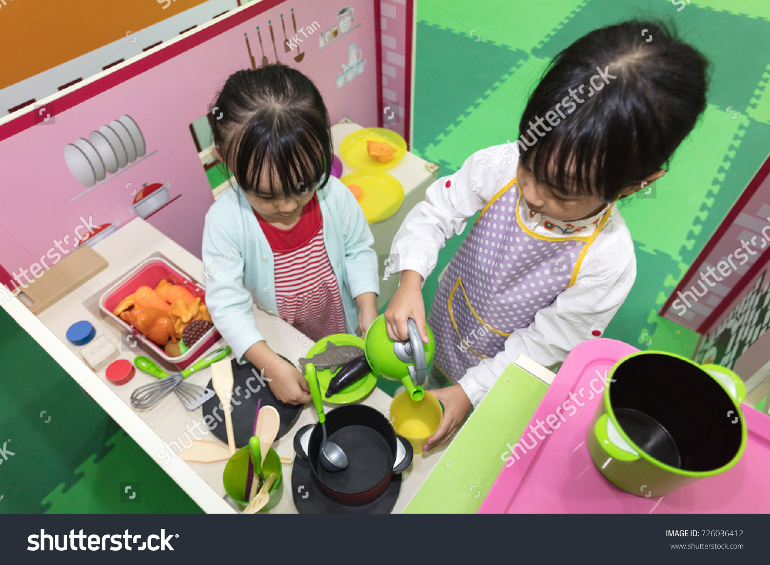 24,503 Kids playing cooking Images, Stock Photos & Vectors | Shutterstock