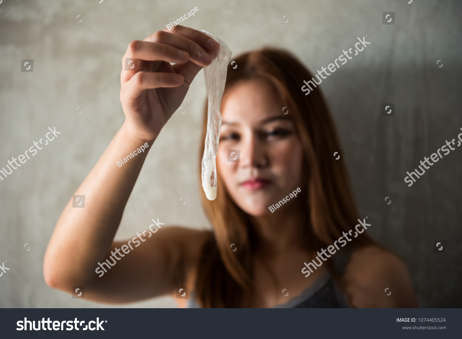 Asian Female Hand Holding Used Condom Stockfoto 1074405524 Shutterstock
