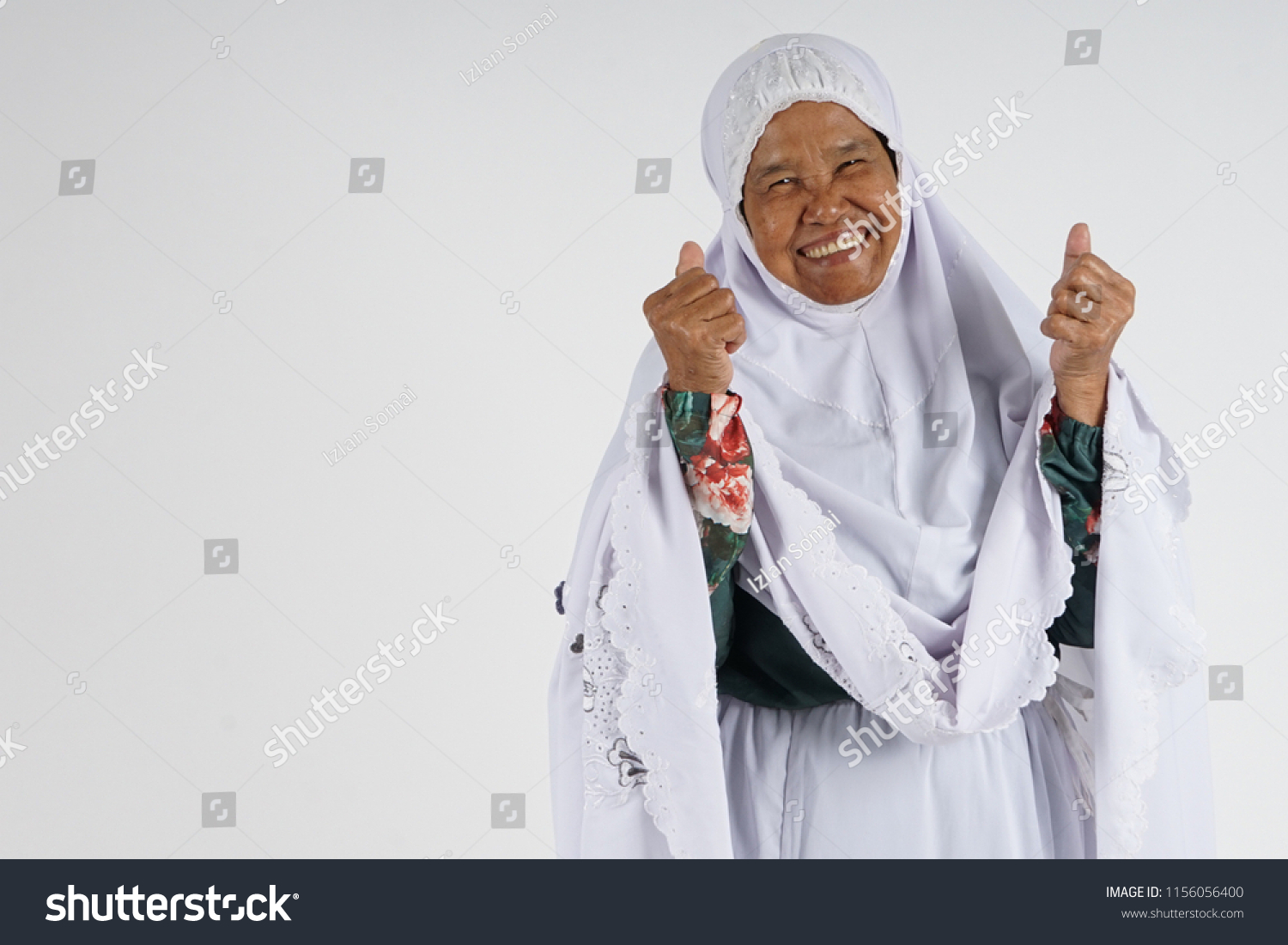 Asianmalaysianindonesian Muslim Woman Who Wearing WhiteẢnh Có