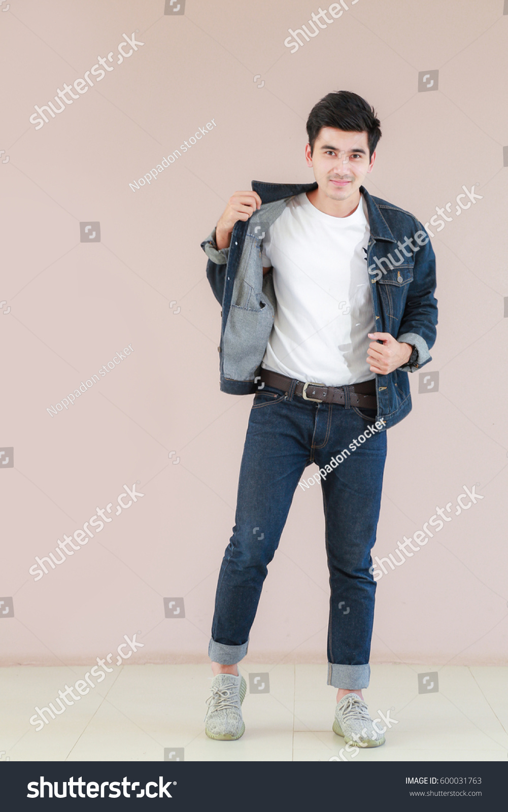Asian Man Casual Outfits Standing Jeans 