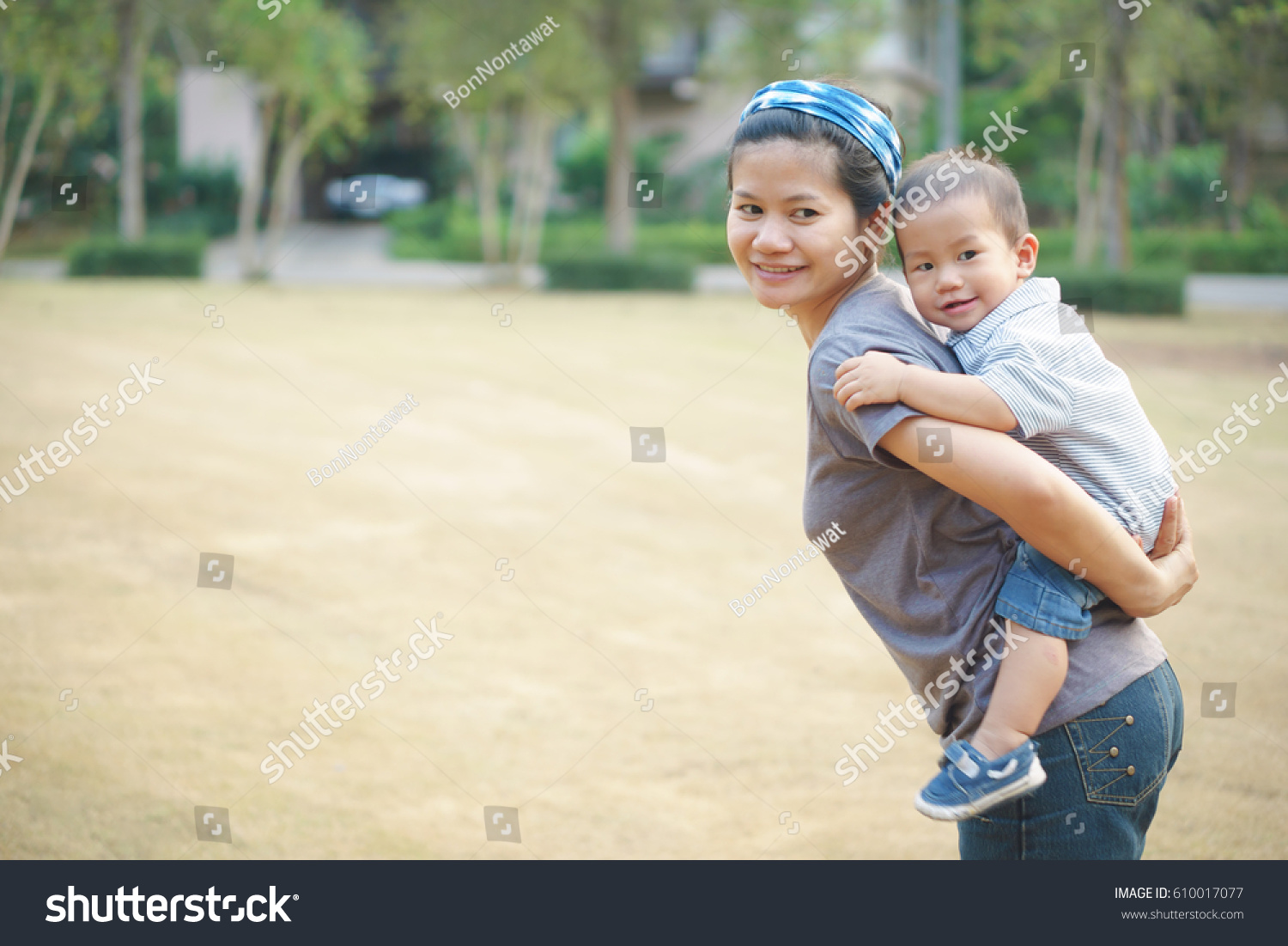 Asian Mother Giving Son Piggyback Park Stock Photo 610017077 | Shutterstock