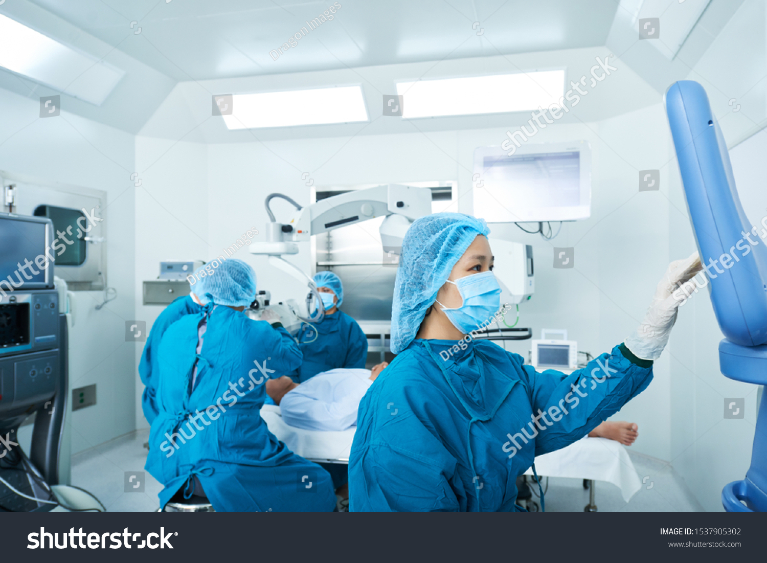 3 Operatin room Images, Stock Photos & Vectors | Shutterstock