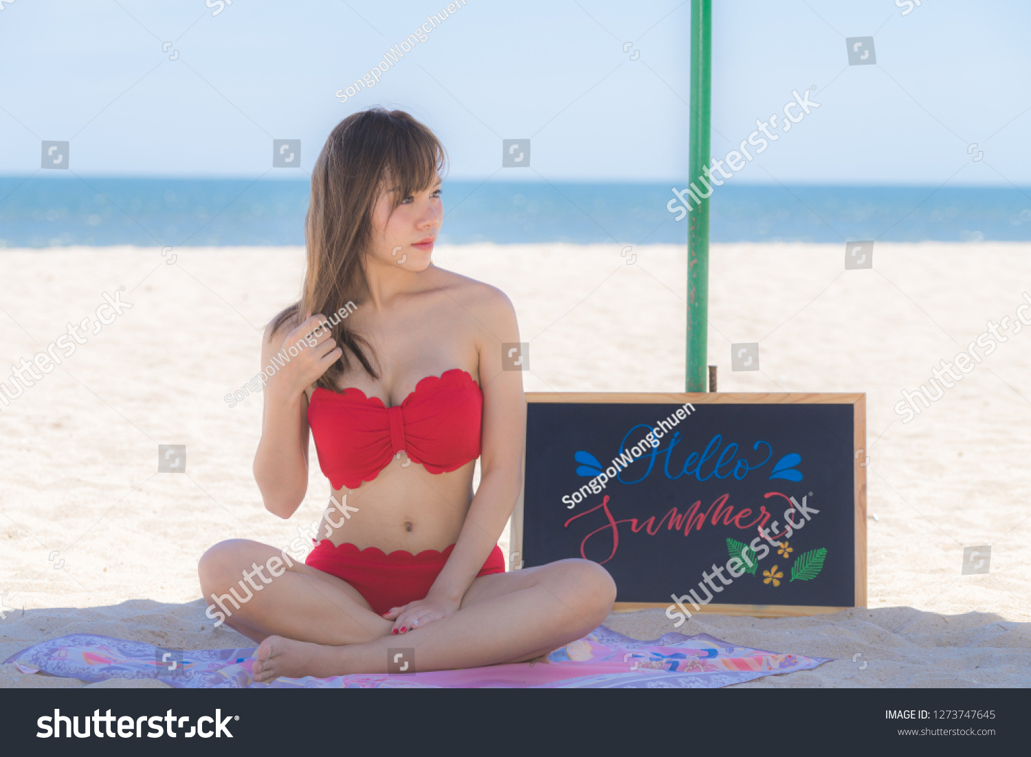 Asian Girl Looks SO Sexy In Her Bikini